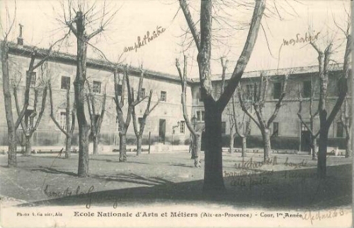 Ecole Nationale d'Arts et Métiers (Aix-en-Provence)- Cour, 1ère Année