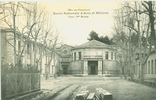 Ecole Nationale d'Arts et Métiers Aix-en-Provence - Cour 3eme année Ecole Nationale d'Arts et Métiers Aix-en-Provence - Cour 3eme année