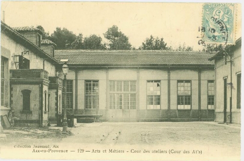 Arts et Métiers Aix-en-Provence - Cour des ateliers (Cour des At's) Arts et Métiers Aix-en-Provence - Cour des ateliers (Cour des At's)